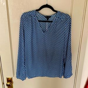 Banana Republic flow shirt with button sleeves. Very lightly worn.